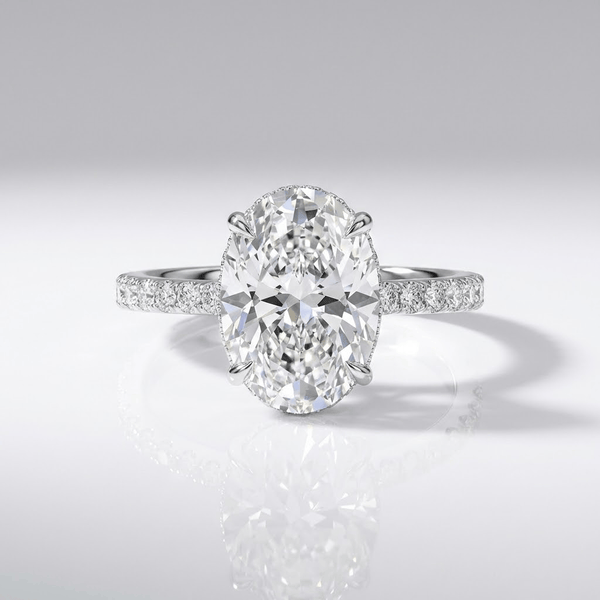 Elegantní stříbrný prsten s oválným diamantem