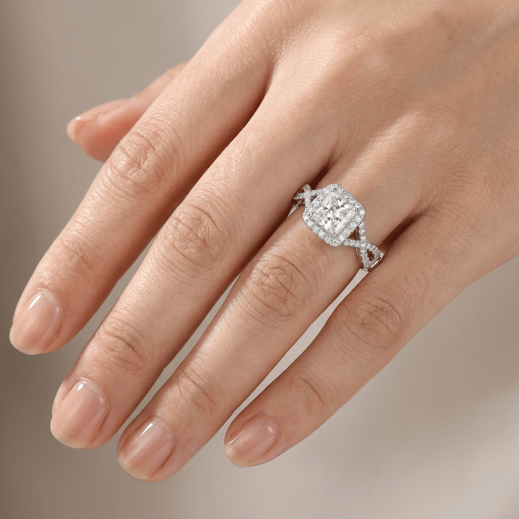 Stříbrný prsten Trilogie s diamanty cushion
