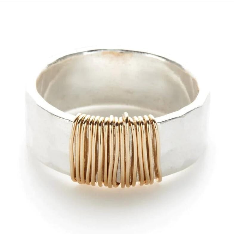 Ručně vyráběný stříbrný prsten se spirálou