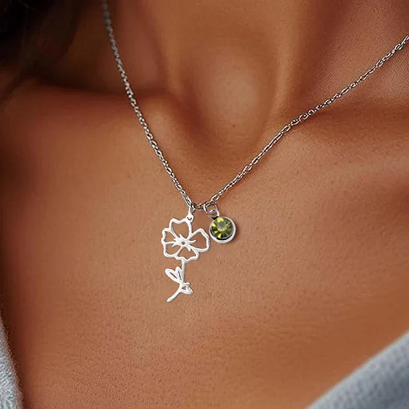 Personalizovaný náhrdelník s kamenem a květinou narození