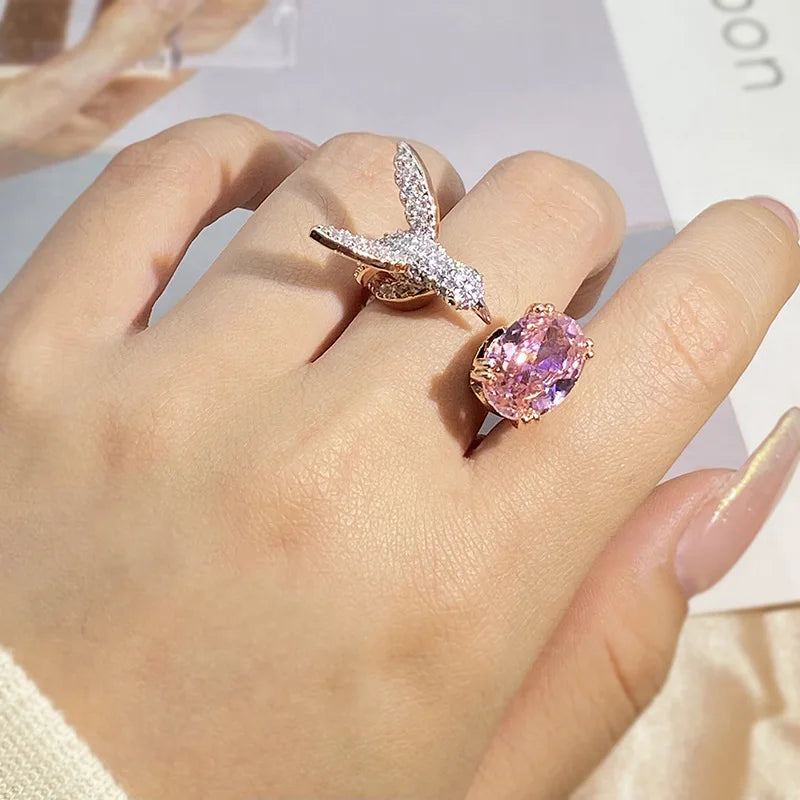 Nastavitelný prsten kolibřík s drahým kamenem – zirkon, pozlacený 14K zlatem
