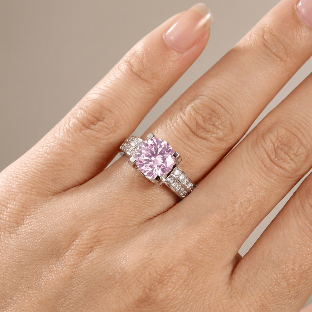 Stříbrný solitérní prsten s kulatými diamanty pavé - (nastavitelný)